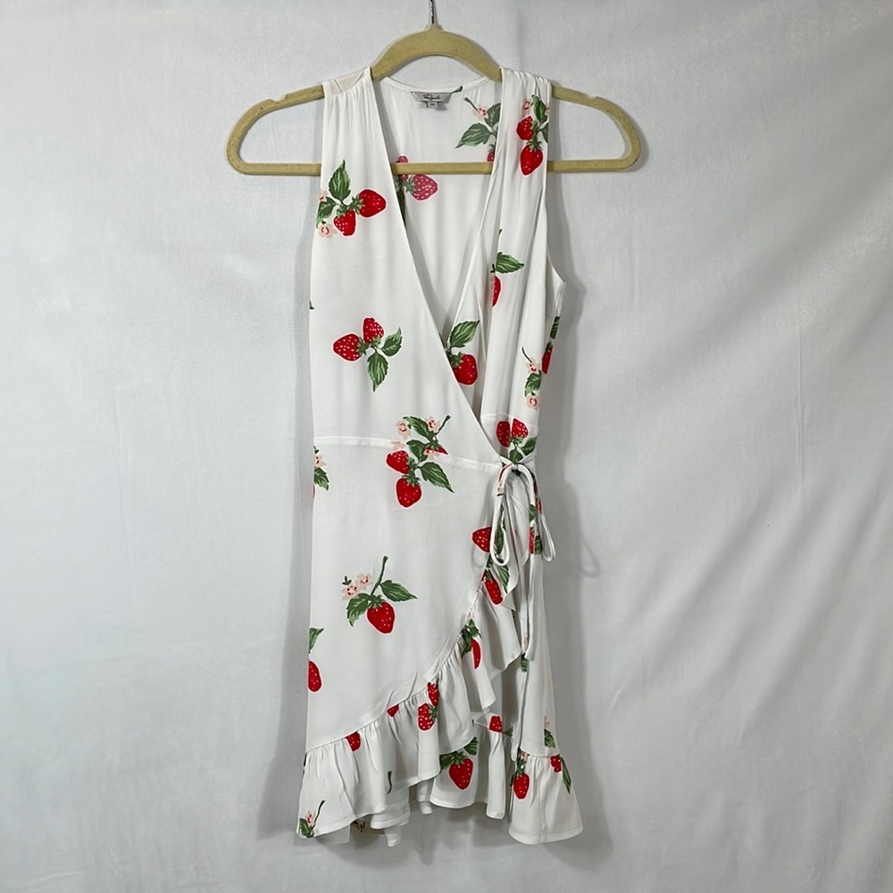 Rails Dress Size XS Wrap Front Strawberry Print